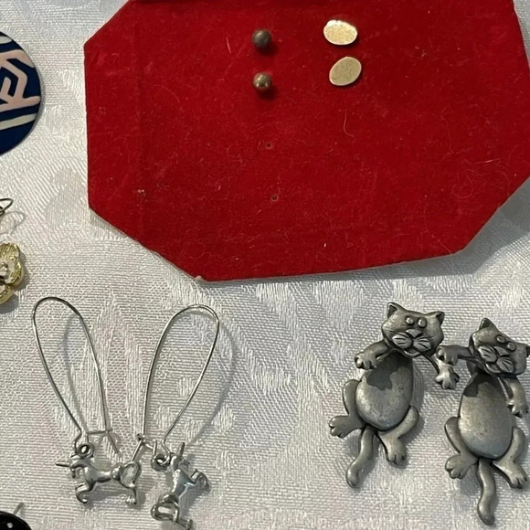 Fun earring lot for kids/women 31 pairs! Pierced earrings dangles studs fashion - Picture 3 of 10